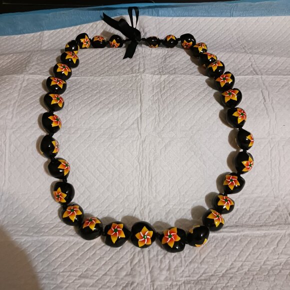 Black Kukui Nut Hawaiian Luau Lei Yellow Gold Flower Necklace NWOT - Picture 8 of 8
